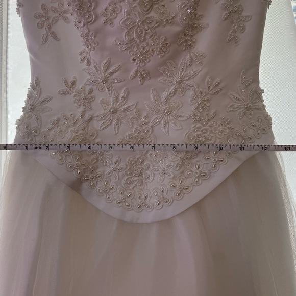 Vintage, White Sleeveless Wedding Gown with beaded bodice and full tulle skirt - Picture 13 of 16